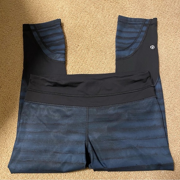 Lululemon Run Inspire Crop II *Full-On Luxtreme (Mesh) - Picture 6 of 13